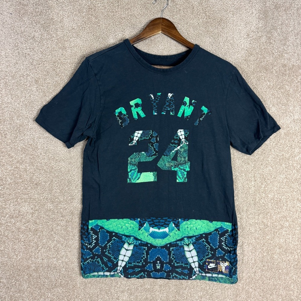 Nike T-Shirt Mens Size Medium Black Kobe Bryant Snake Skin Athletic Cut Crewneck